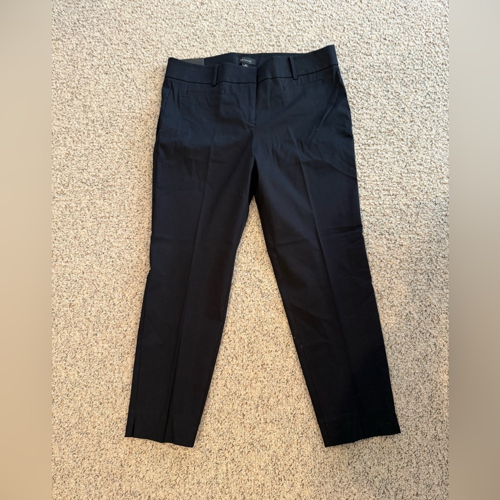 Ann Taylor Signature Crop Black NWT Size 10